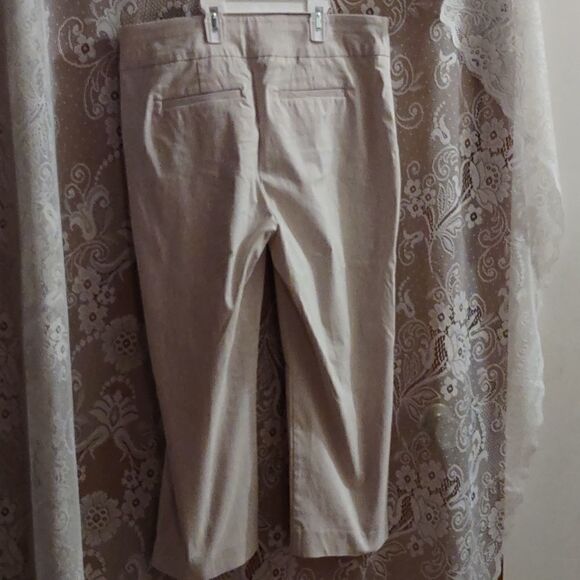 New Briggs Women's size 12 classic cropped pants tan neutral stretch pull on - Picture 2 of 7